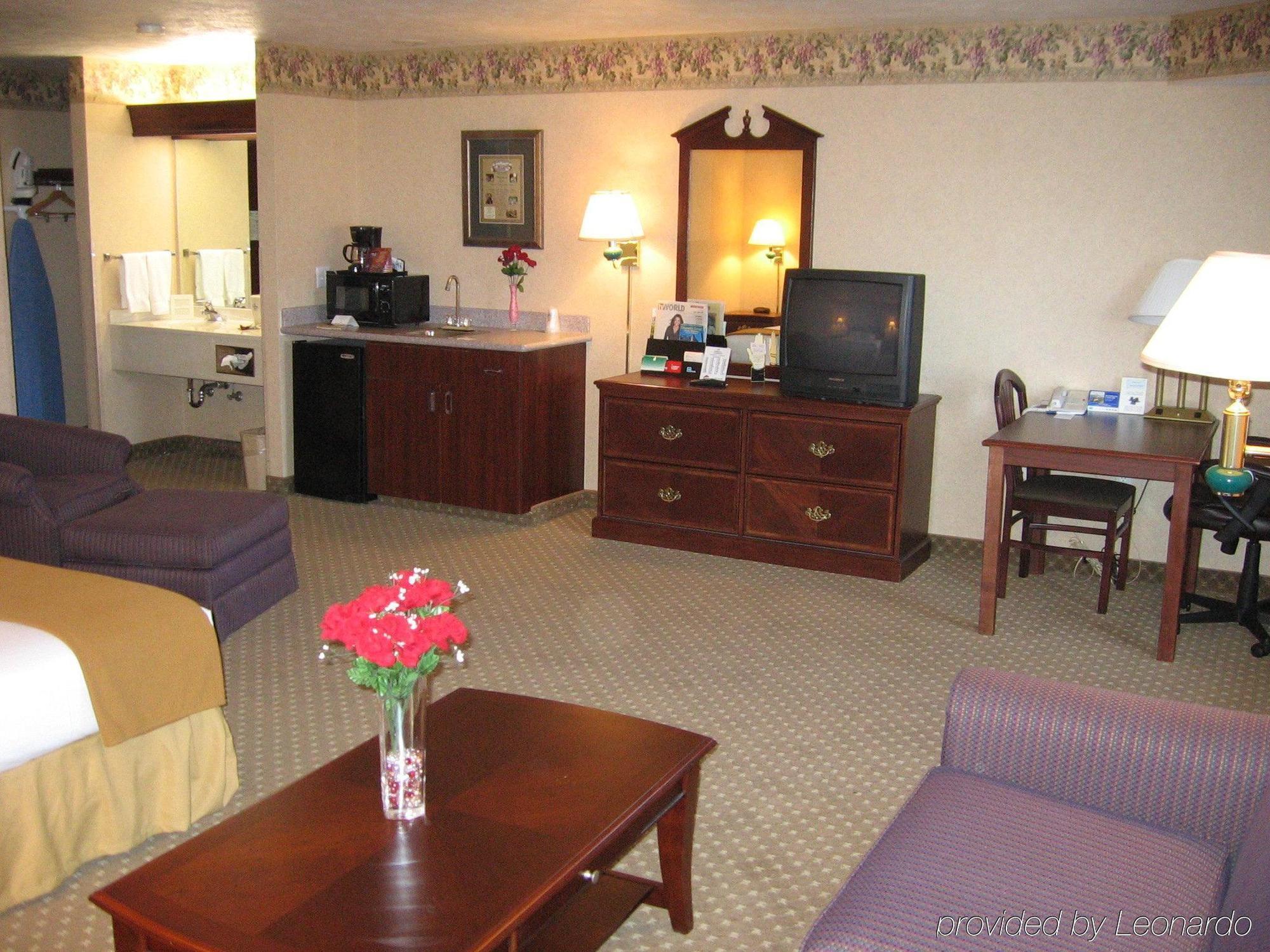 Express By Ihg Hotel 2*